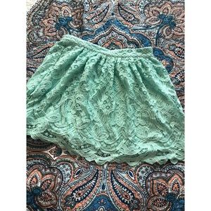 LACE SKIRT NEW